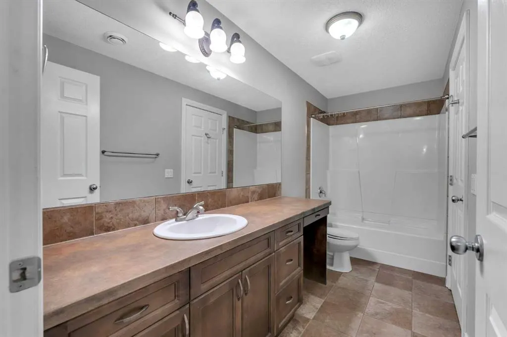 202 Coral Reef Manor NE