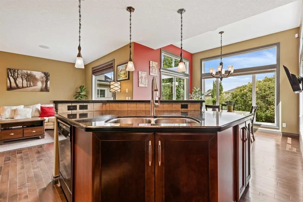 66 Crestbrook Hill SW