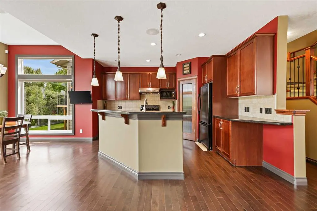 66 Crestbrook Hill SW