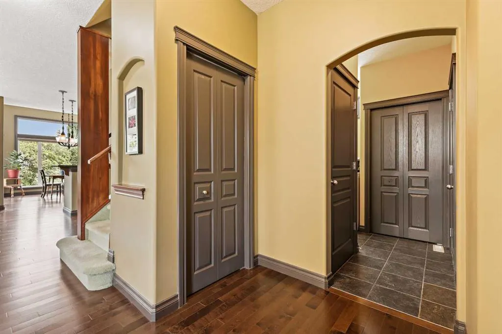 66 Crestbrook Hill SW