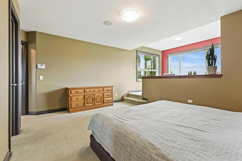 66 Crestbrook Hill SW