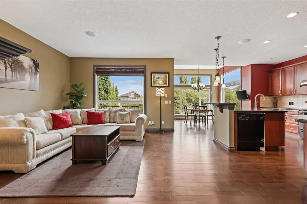 66 Crestbrook Hill SW