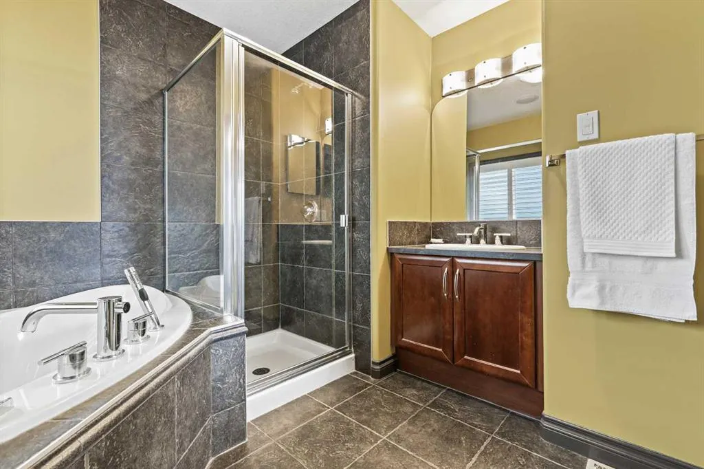 66 Crestbrook Hill SW