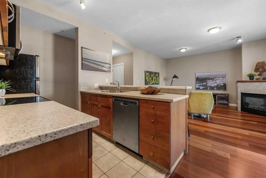 24 Hemlock Crescent SW, #3405