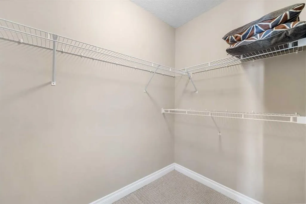 24 Hemlock Crescent SW, #3405