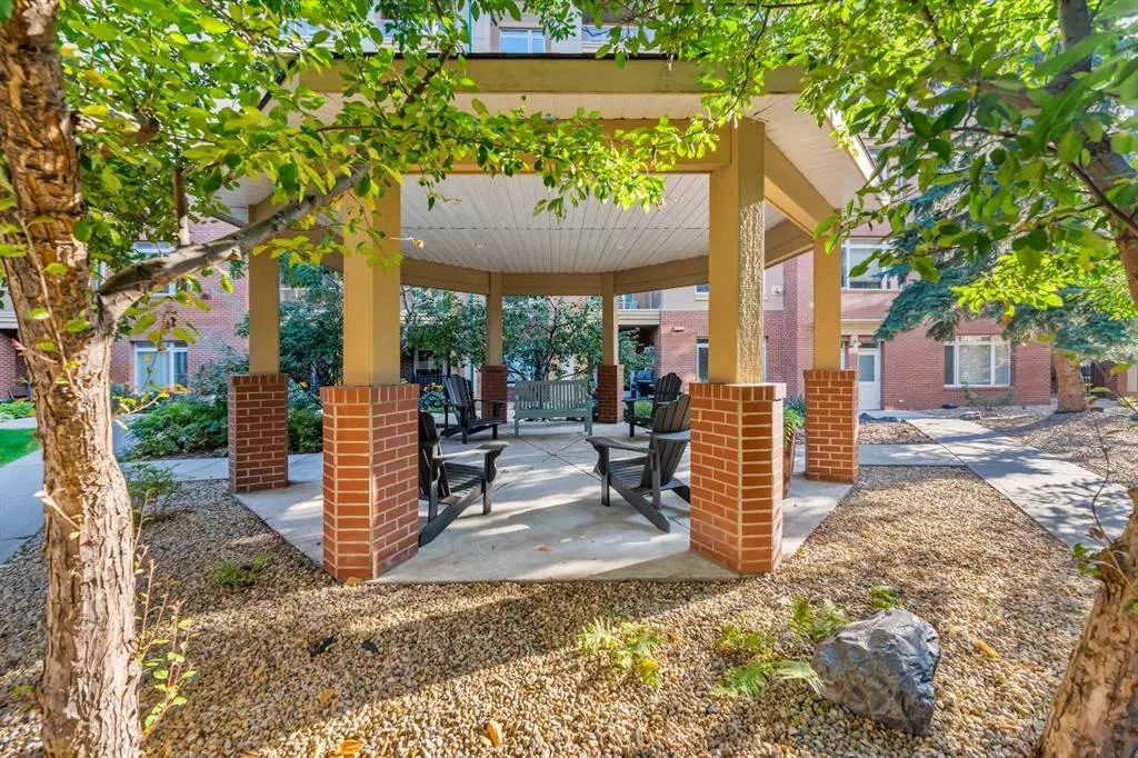24 Hemlock Crescent SW, #3405