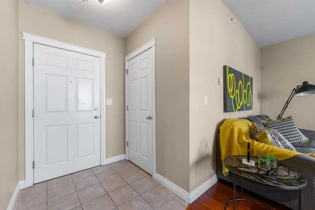 24 Hemlock Crescent SW, #3405