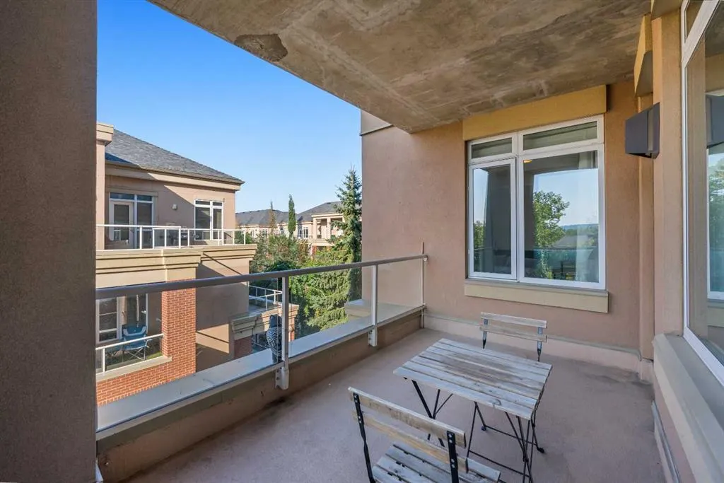 24 Hemlock Crescent SW, #3405