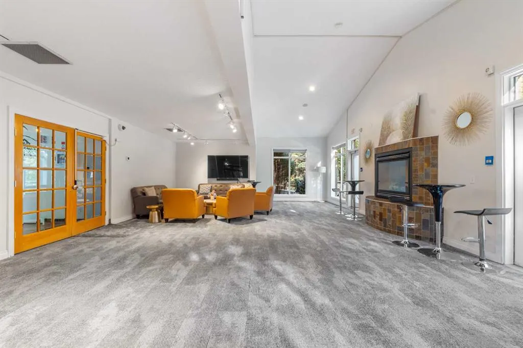 24 Hemlock Crescent SW, #3405
