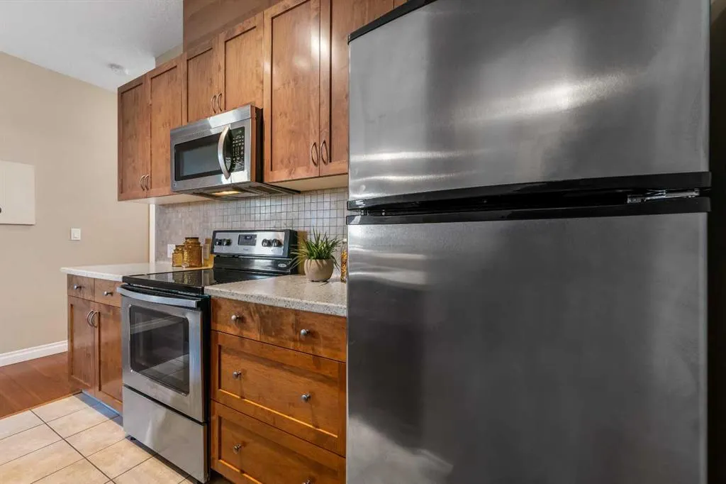 24 Hemlock Crescent SW, #3405