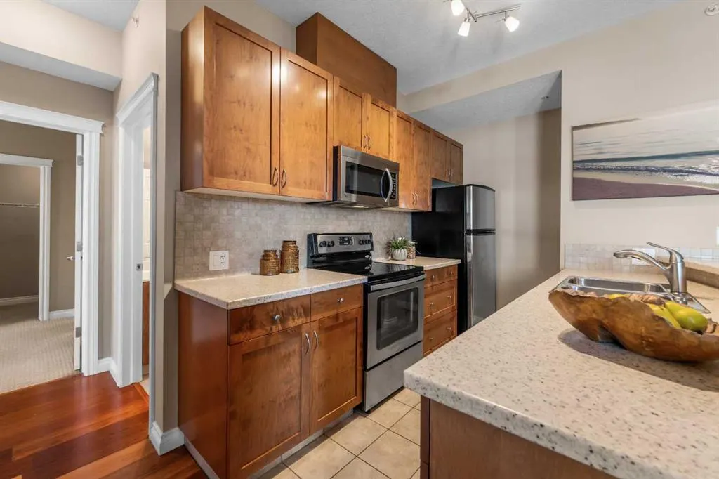 24 Hemlock Crescent SW, #3405