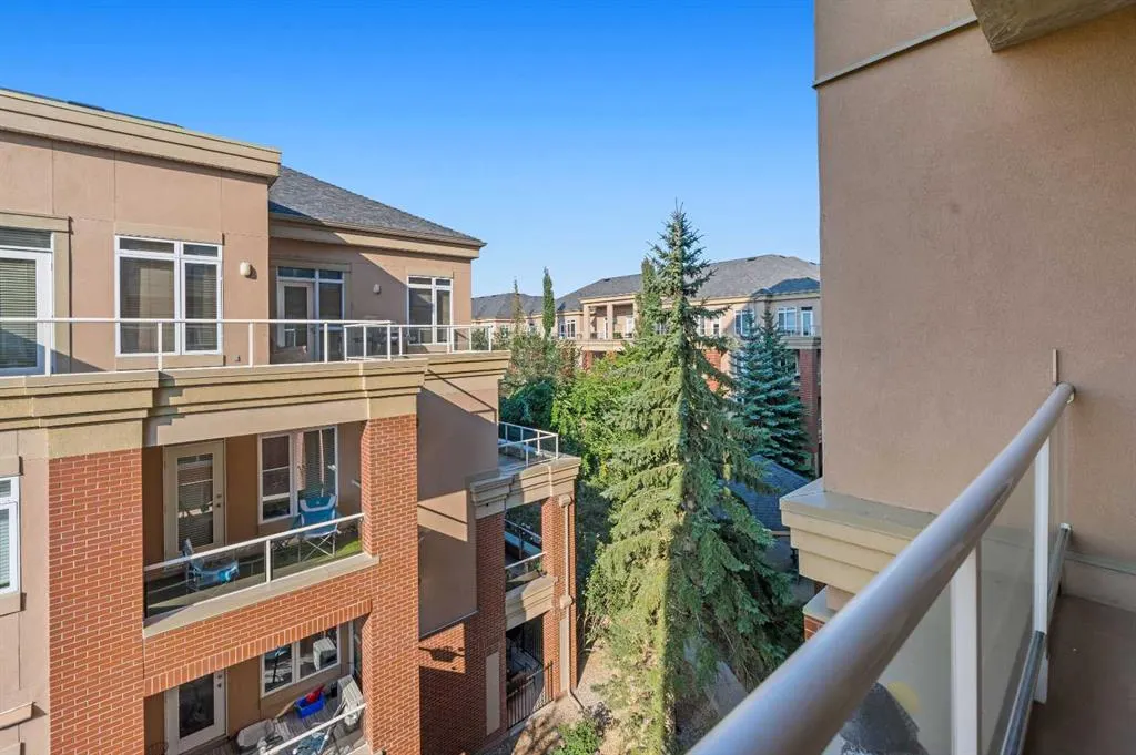 24 Hemlock Crescent SW, #3405