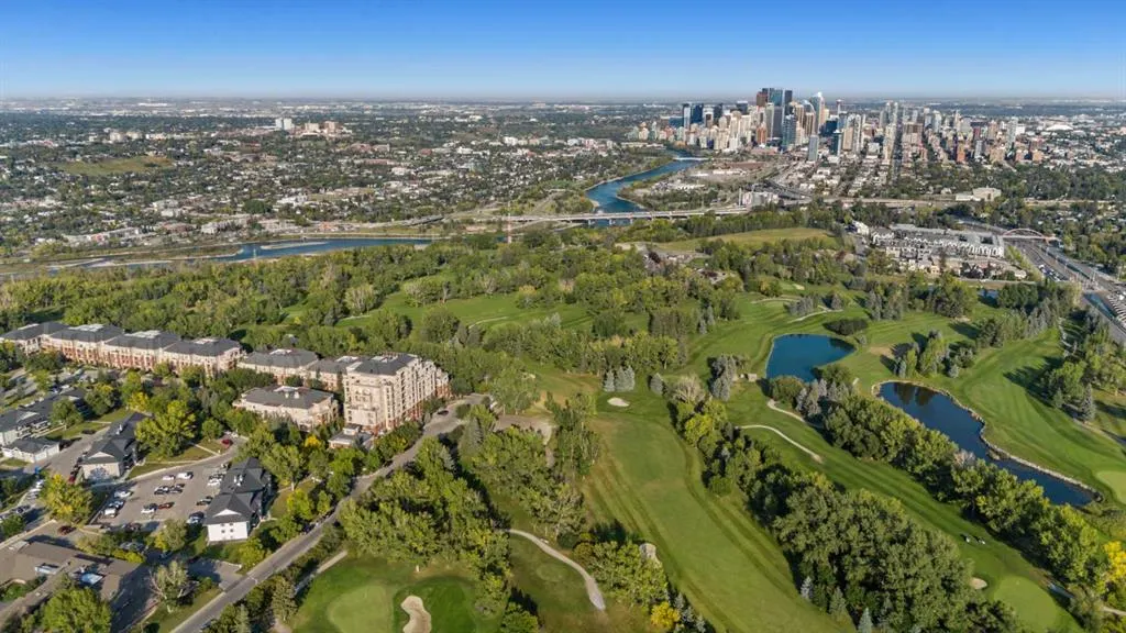 24 Hemlock Crescent SW, #3405