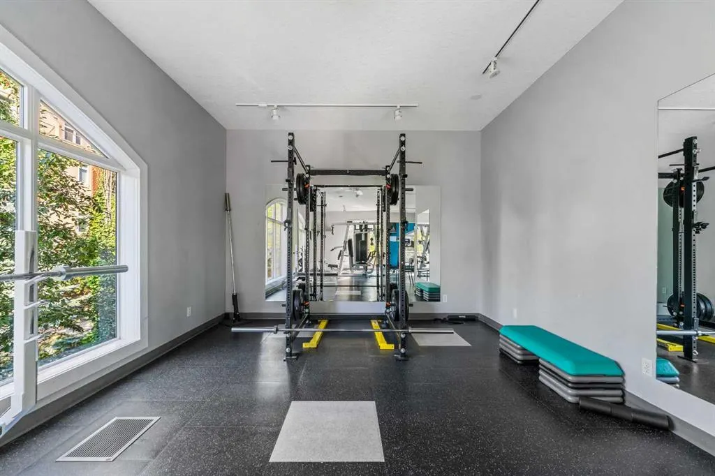 24 Hemlock Crescent SW, #3405
