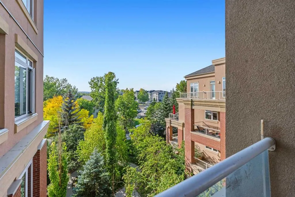 24 Hemlock Crescent SW, #3405