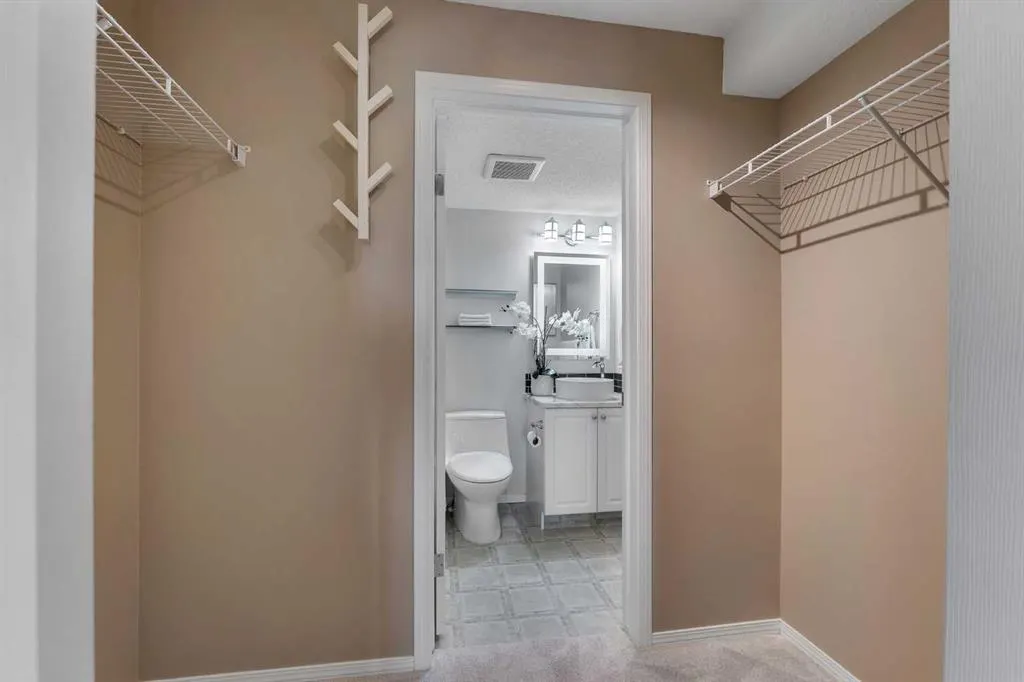 304 Mackenzie Way SW, #8328