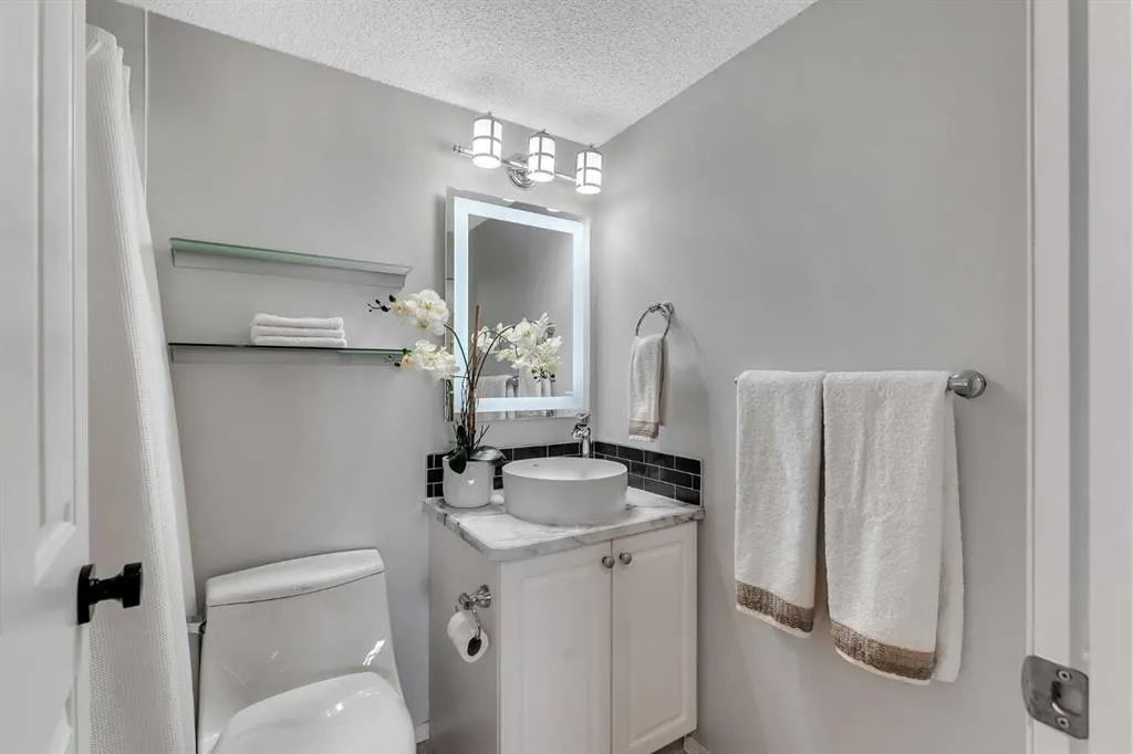 304 Mackenzie Way SW, #8328