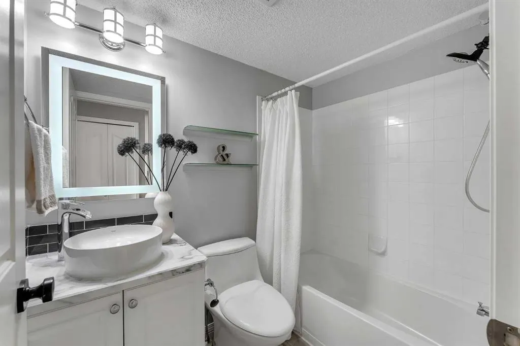 304 Mackenzie Way SW, #8328
