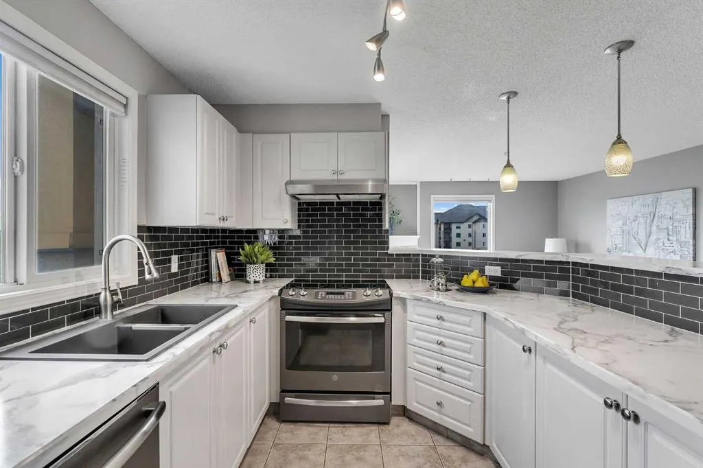 304 Mackenzie Way SW, #8328