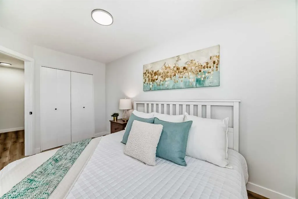 544 Blackthorn Road NE, #404