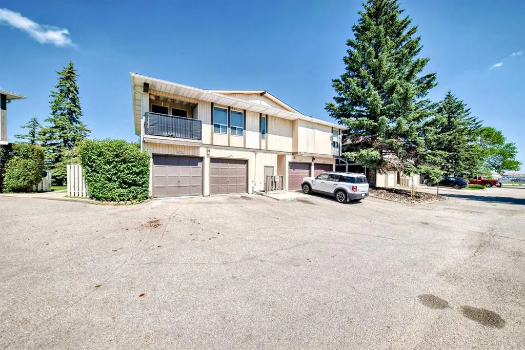 544 Blackthorn Road NE, #404