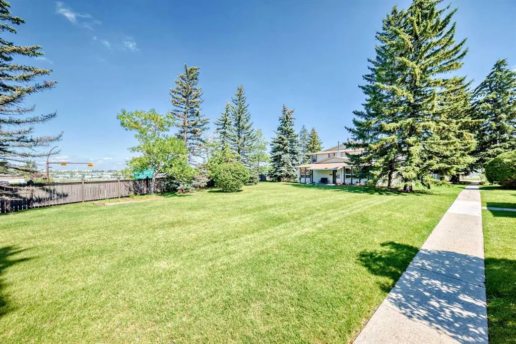 544 Blackthorn Road NE, #404