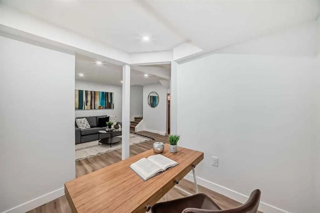 544 Blackthorn Road NE, #404
