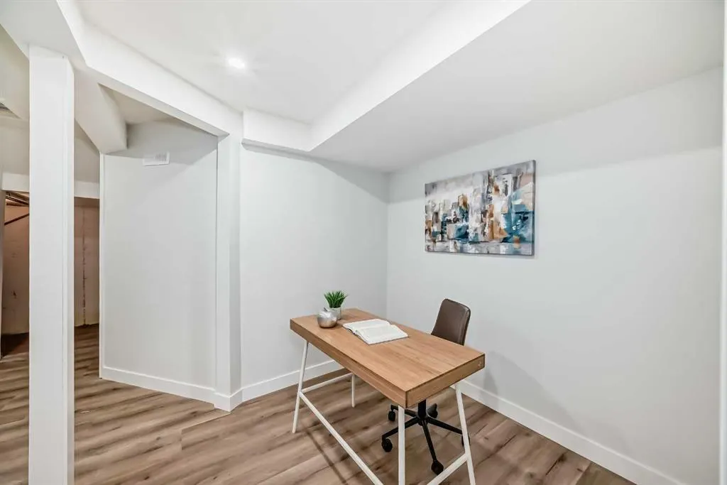 544 Blackthorn Road NE, #404
