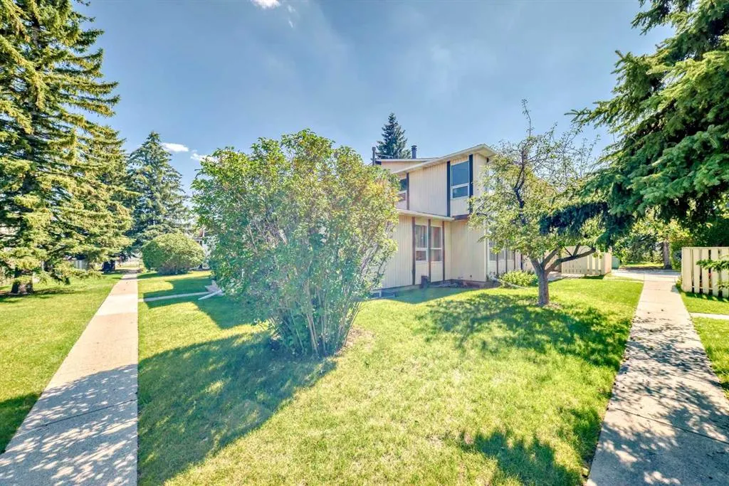 544 Blackthorn Road NE, #404