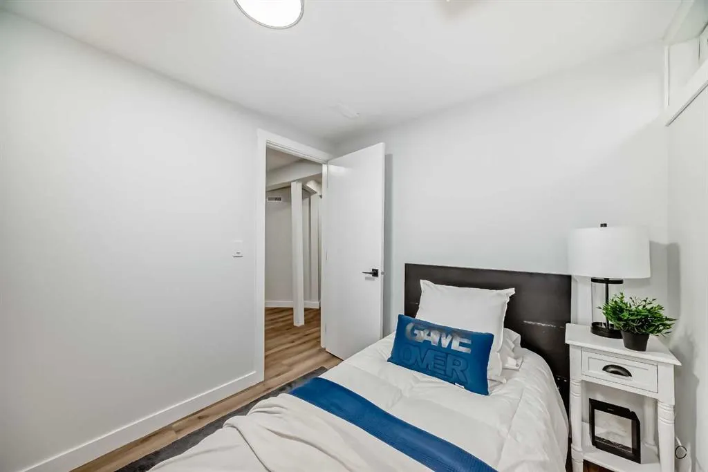 544 Blackthorn Road NE, #404