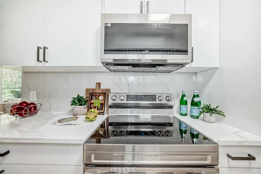 544 Blackthorn Road NE, #404