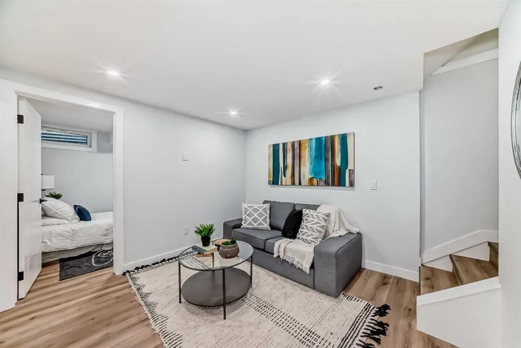 544 Blackthorn Road NE, #404