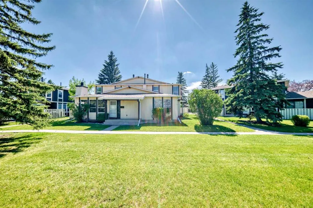 544 Blackthorn Road NE, #404