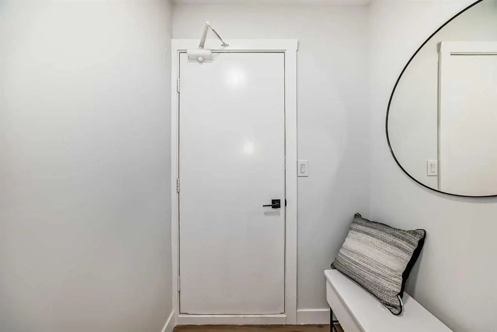 544 Blackthorn Road NE, #404