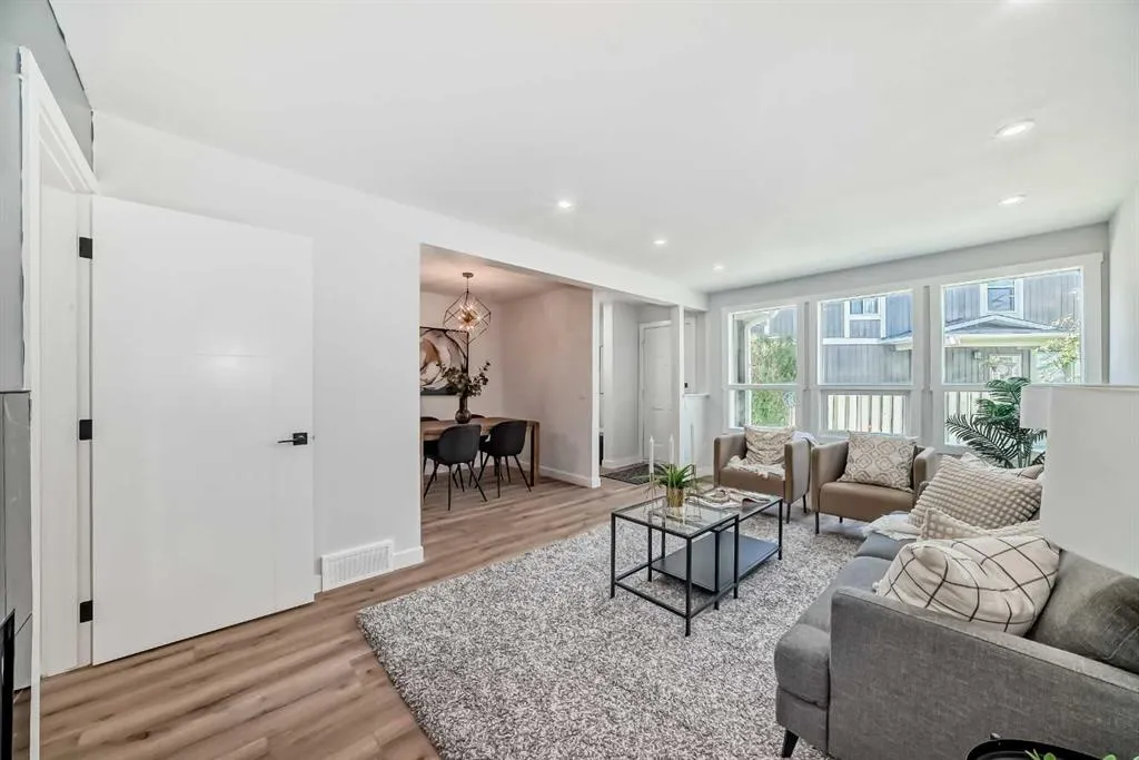 544 Blackthorn Road NE, #404