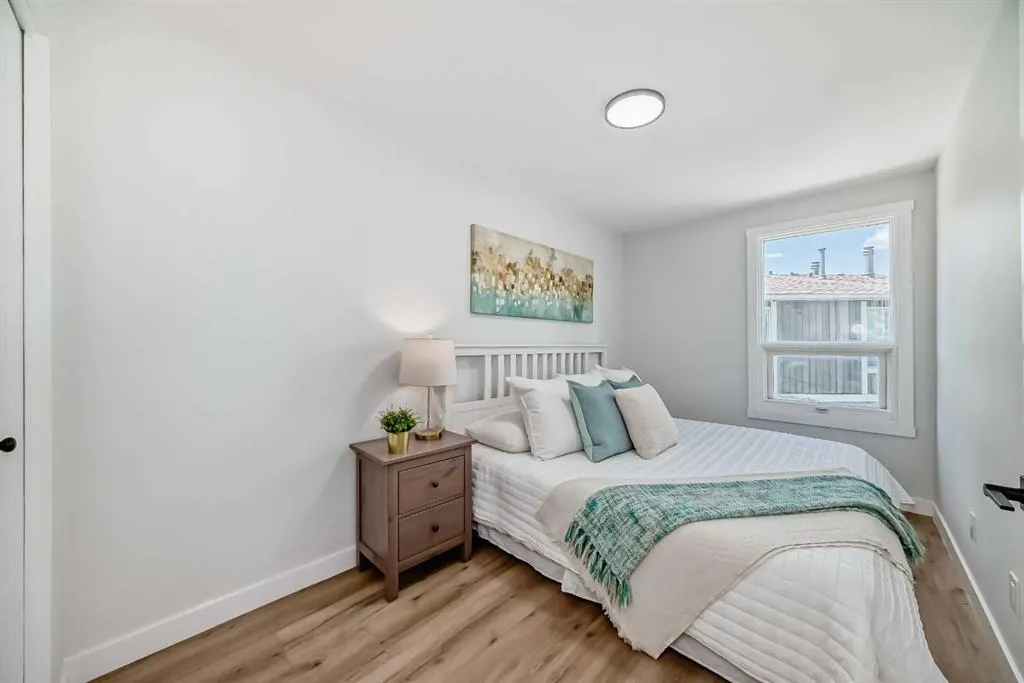 544 Blackthorn Road NE, #404