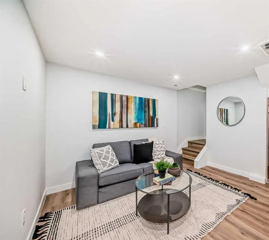 544 Blackthorn Road NE, #404