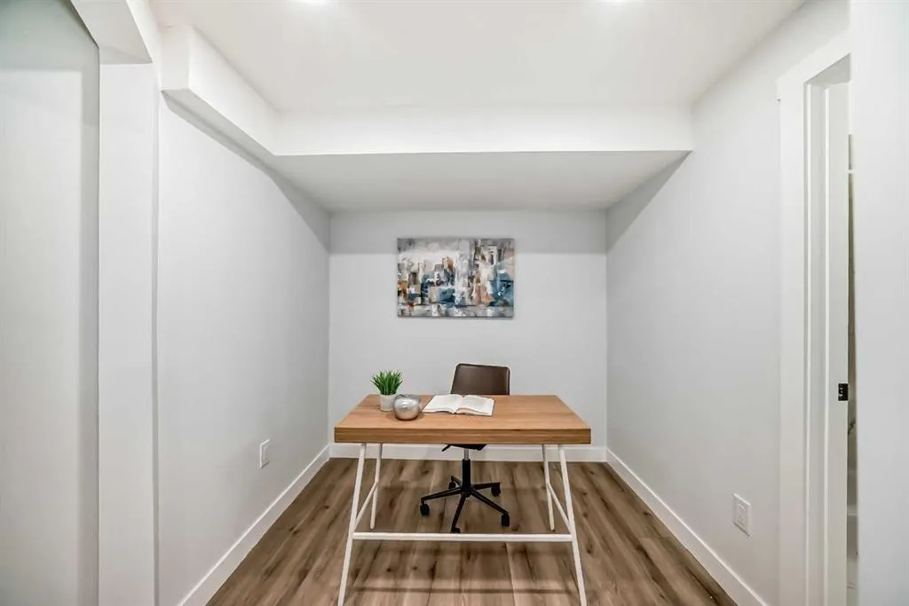 544 Blackthorn Road NE, #404
