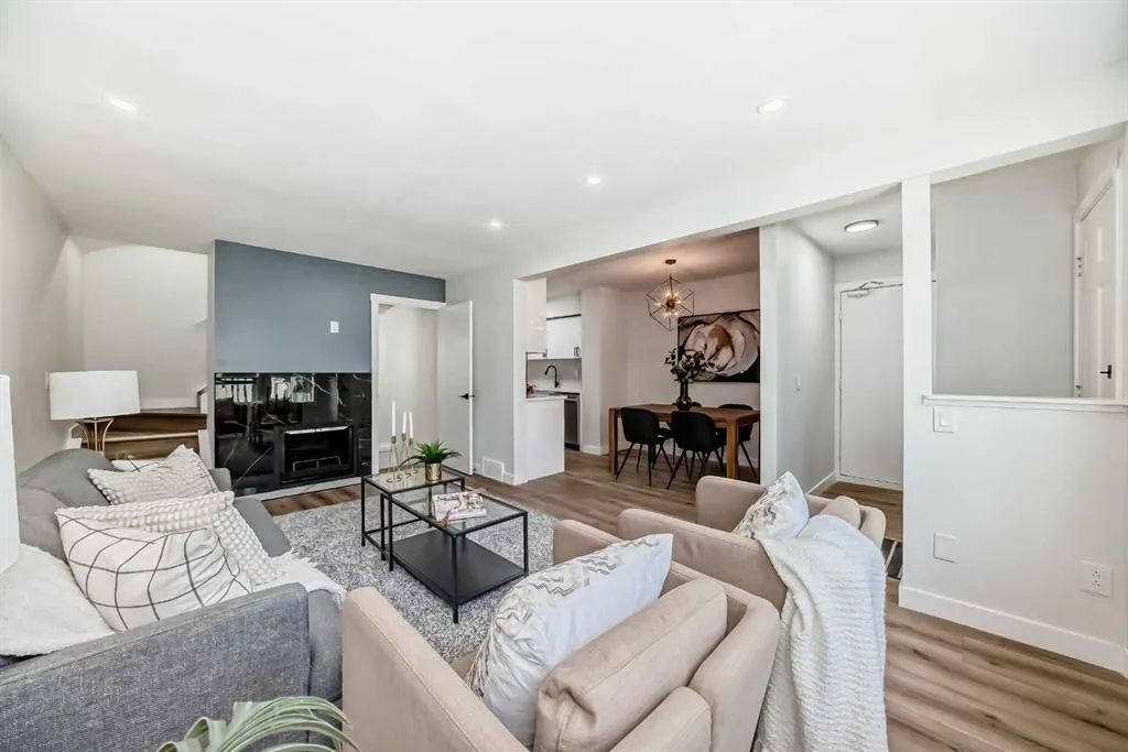 544 Blackthorn Road NE, #404