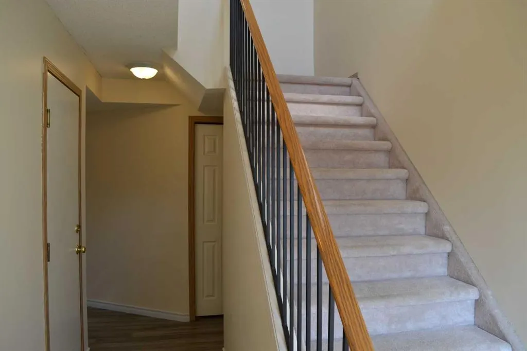 21 Country Hills Rise NW