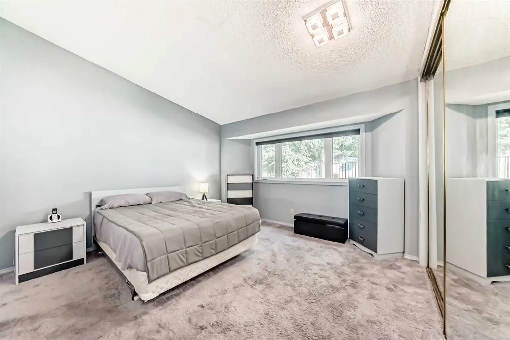44 Gladstone Gardens SW