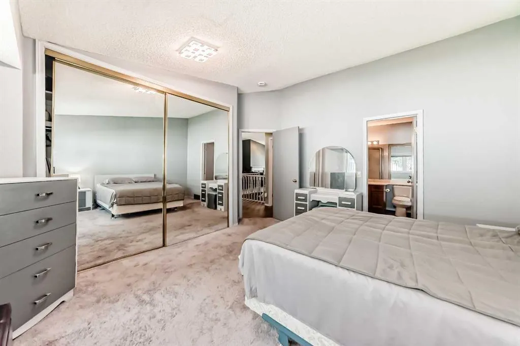 44 Gladstone Gardens SW