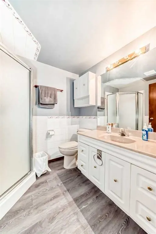 44 Gladstone Gardens SW