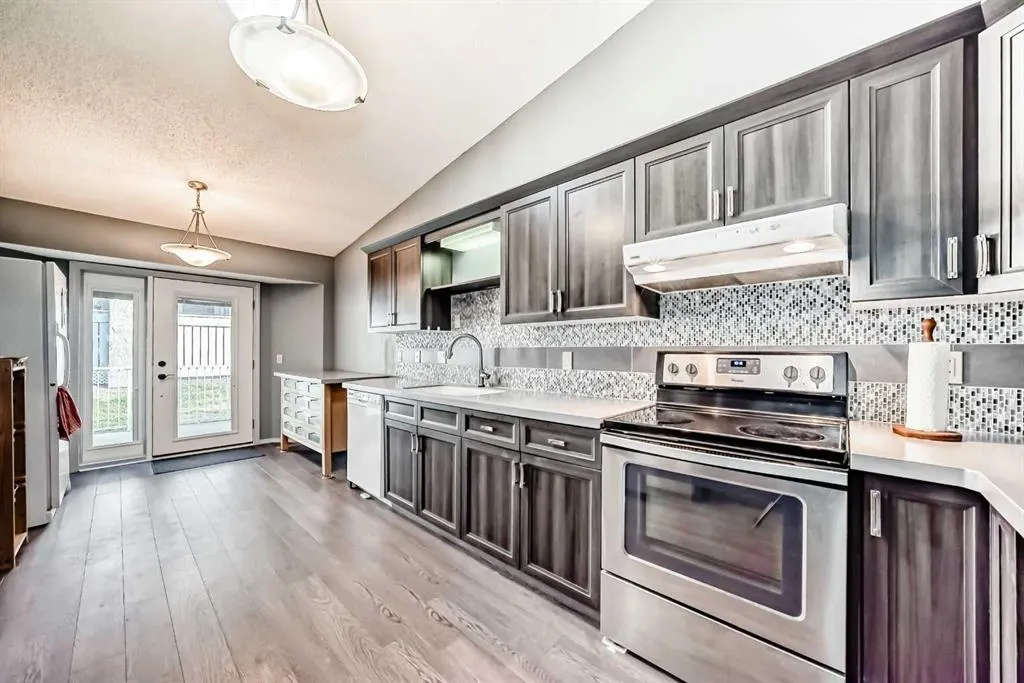 44 Gladstone Gardens SW