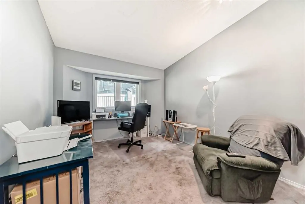 44 Gladstone Gardens SW