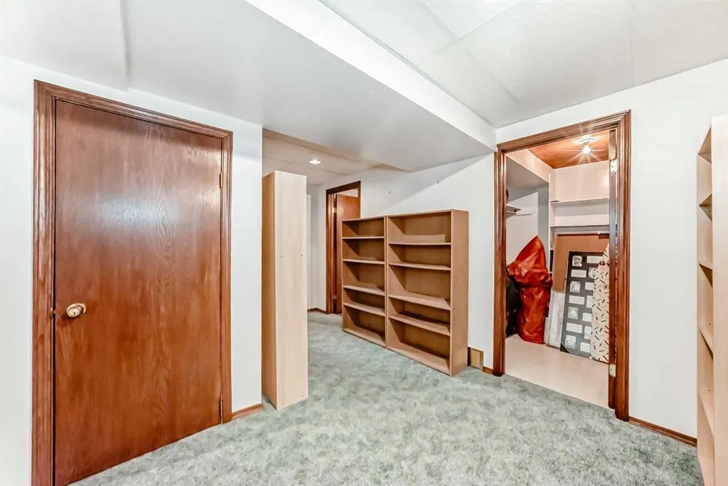 44 Gladstone Gardens SW