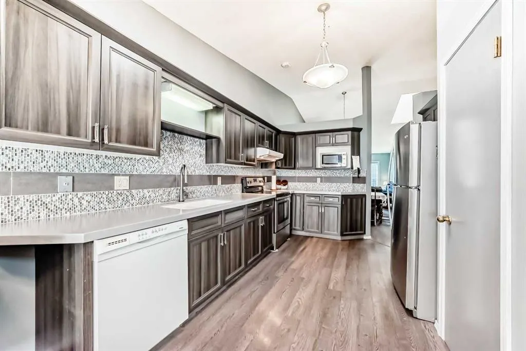 44 Gladstone Gardens SW