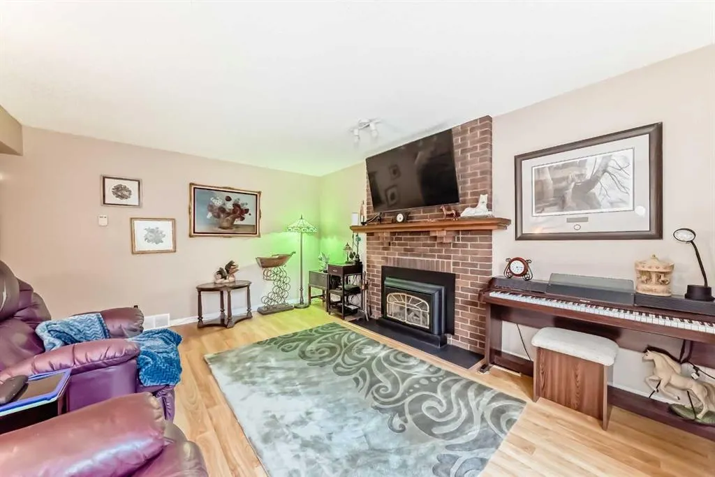 983 Woodbine Boulevard SW
