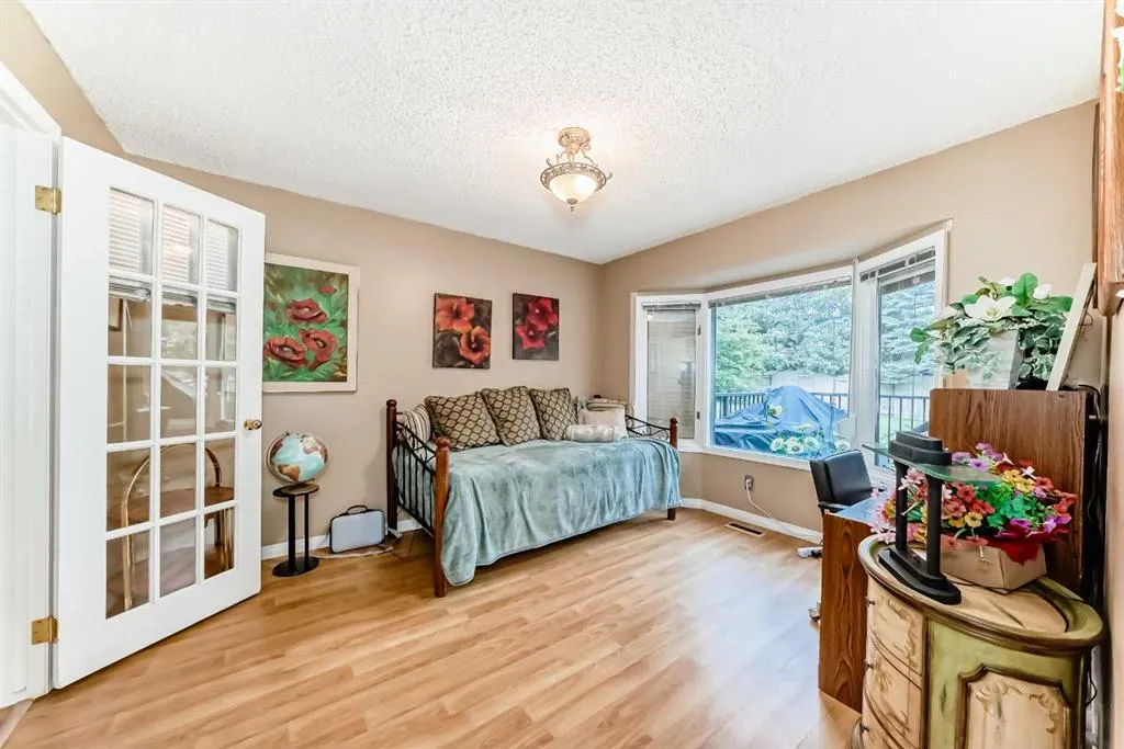 983 Woodbine Boulevard SW