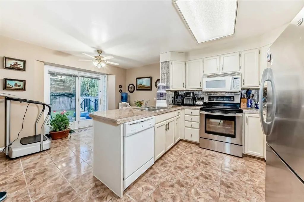 983 Woodbine Boulevard SW
